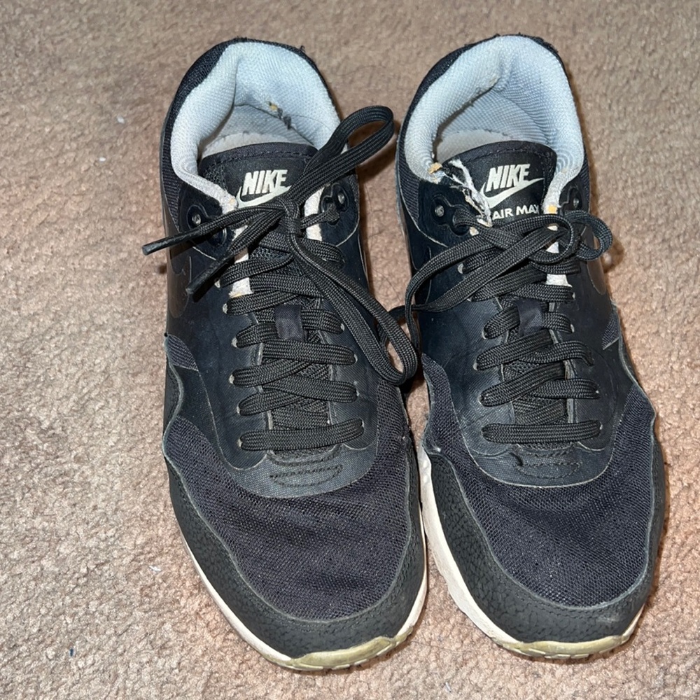 Black Nike Air Max